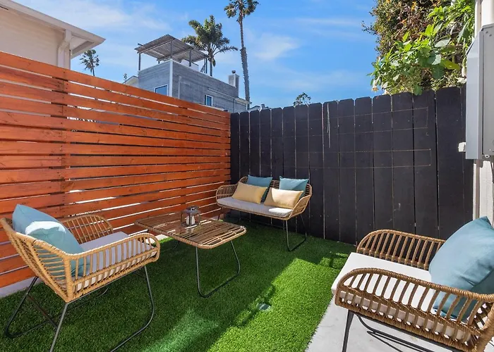 Beach Bungalow Perfection - Private Patios, Bbq Walk2Beach & Pet Friendly!