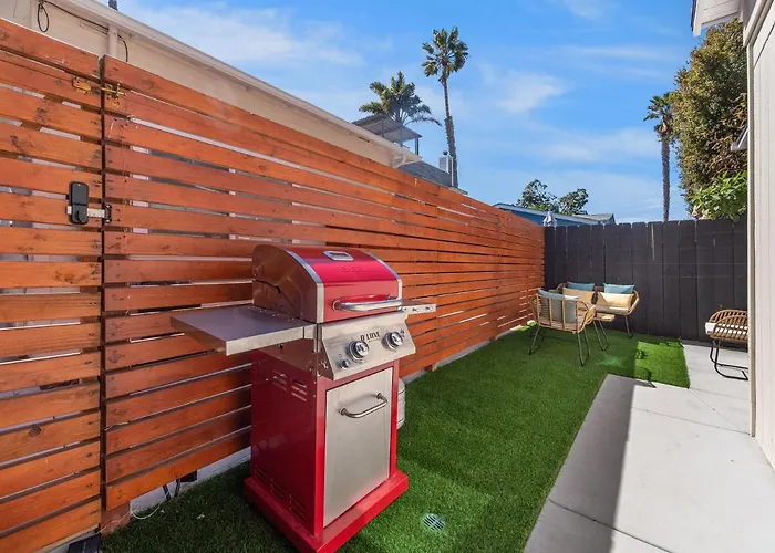 Beach Bungalow Perfection - Private Patios, Bbq Walk2Beach & Pet Friendly!